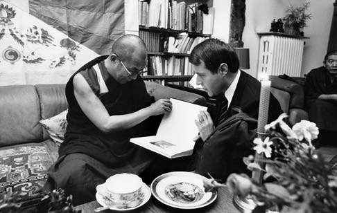 H. XIV. Dalai Lama in Hamburg 1982