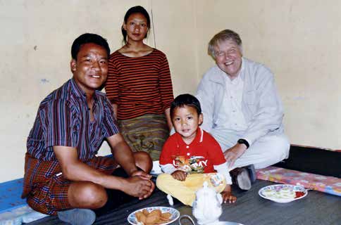 Meine Bhutanesische Familie,
 Mein Wahlsohn Kinley Tshering,
 seine Frau Dawa Dem und Tantin